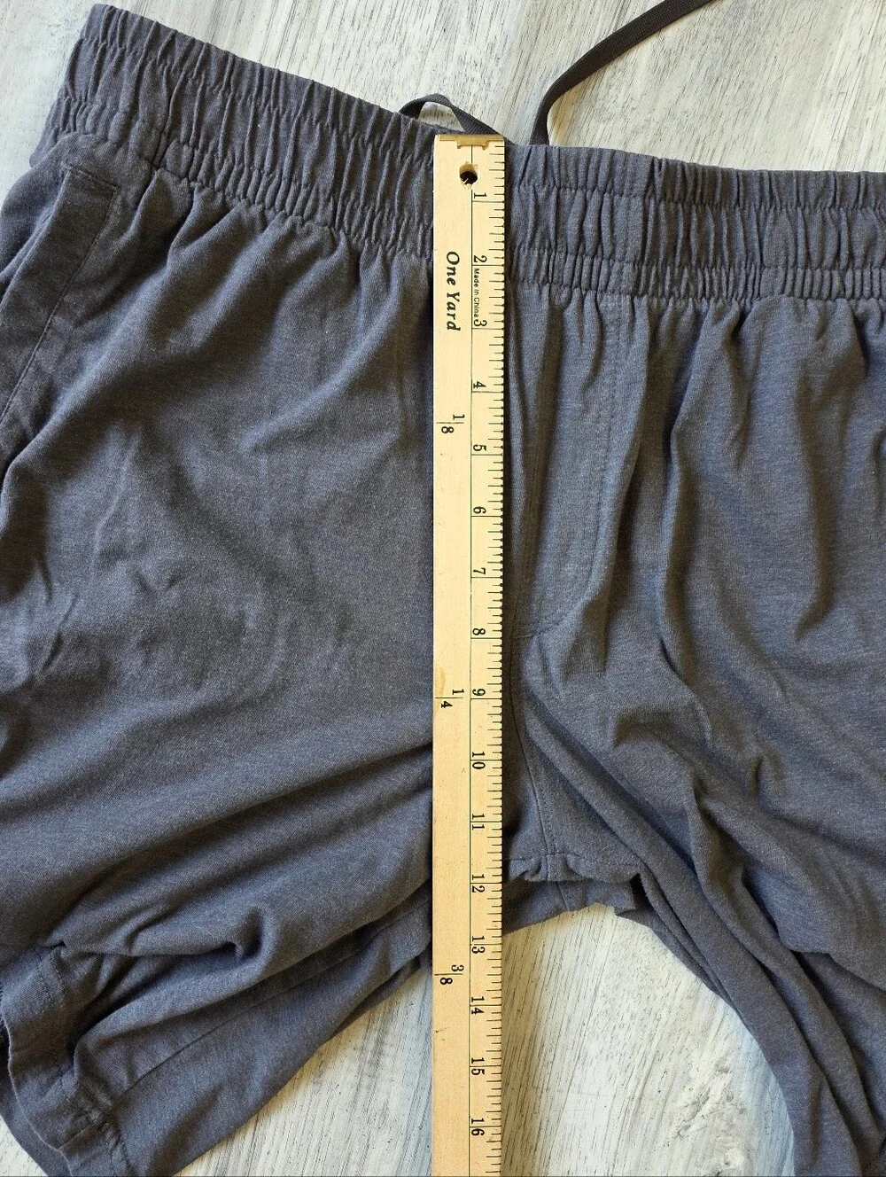 Under Armour Men’s Large Gray Logo Athletic Shorts